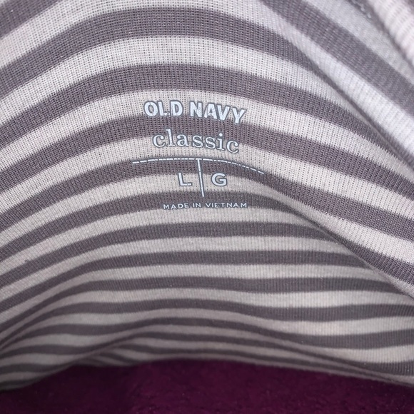 Old navy white and grey striped off shoulder top - Picture 2 of 3